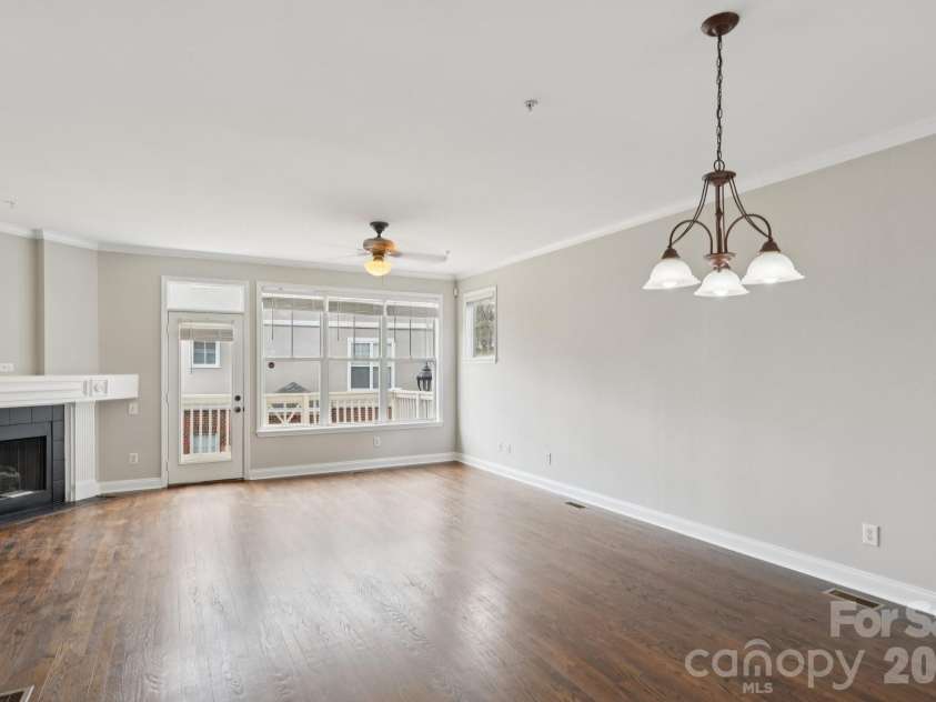 827 4th Street, Charlotte, NC 28202.  MLS# CAR4403569, YatesRealty ID 11465. 