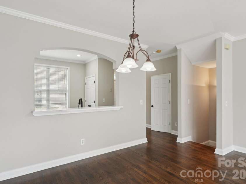 827 4th Street, Charlotte, NC 28202.  MLS# CAR4403569, YatesRealty ID 11465. 