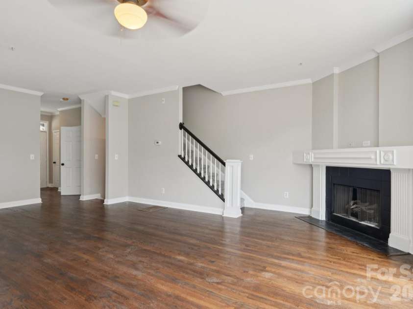 827 4th Street, Charlotte, NC 28202.  MLS# CAR4403569, YatesRealty ID 11465. 