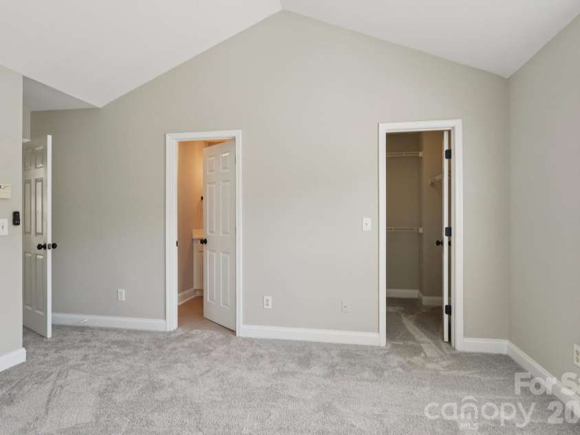 827 4th Street, Charlotte, NC 28202.  MLS# CAR4403569, YatesRealty ID 11465. 