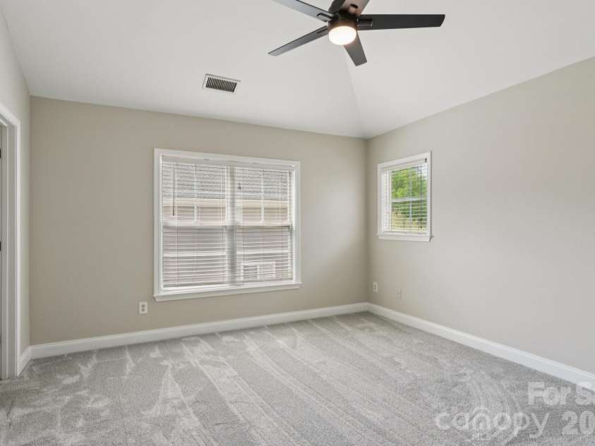 827 4th Street, Charlotte, NC 28202.  MLS# CAR4403569, YatesRealty ID 11465. 