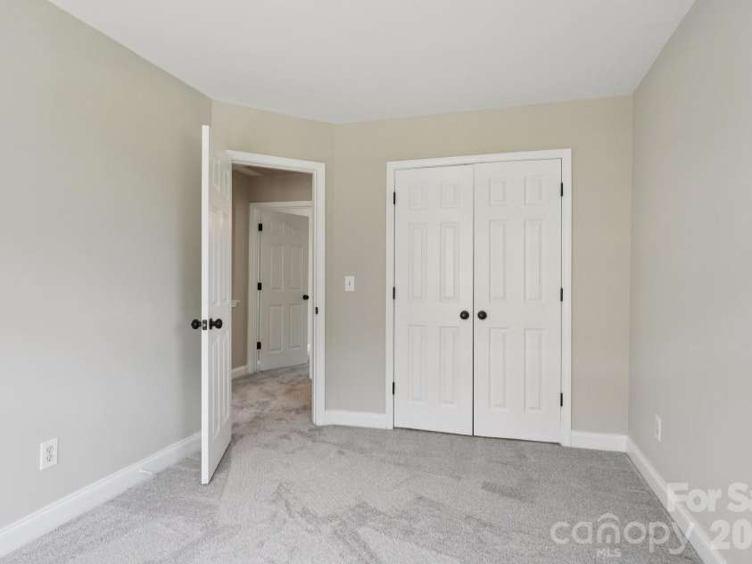 827 4th Street, Charlotte, NC 28202.  MLS# CAR4403569, YatesRealty ID 11465. 