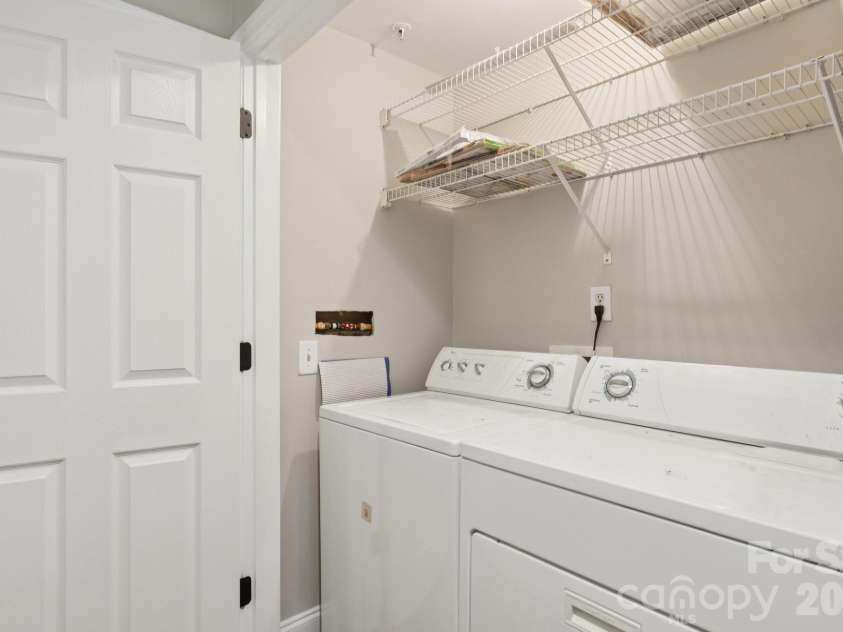 827 4th Street, Charlotte, NC 28202.  MLS# CAR4403569, YatesRealty ID 11465. 