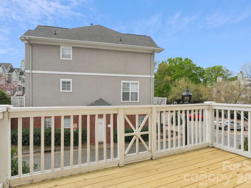 827 4th Street, Charlotte, NC 28202.  MLS# CAR4403569, YatesRealty ID 11465. 