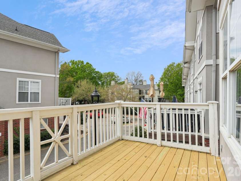 827 4th Street, Charlotte, NC 28202.  MLS# CAR4403569, YatesRealty ID 11465. 