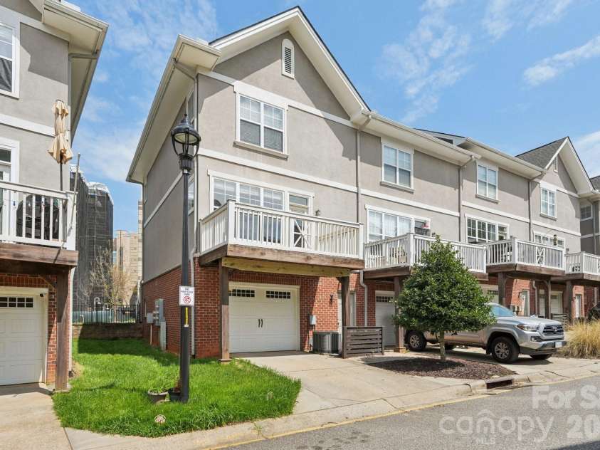 827 4th Street, Charlotte, NC 28202.  MLS# CAR4403569, YatesRealty ID 11465. 
