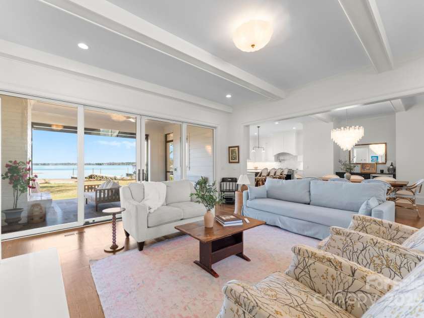 20637 Island Forest Drive, Cornelius, NC 28031.  MLS# CAR4235331, YatesRealty ID 11466. 