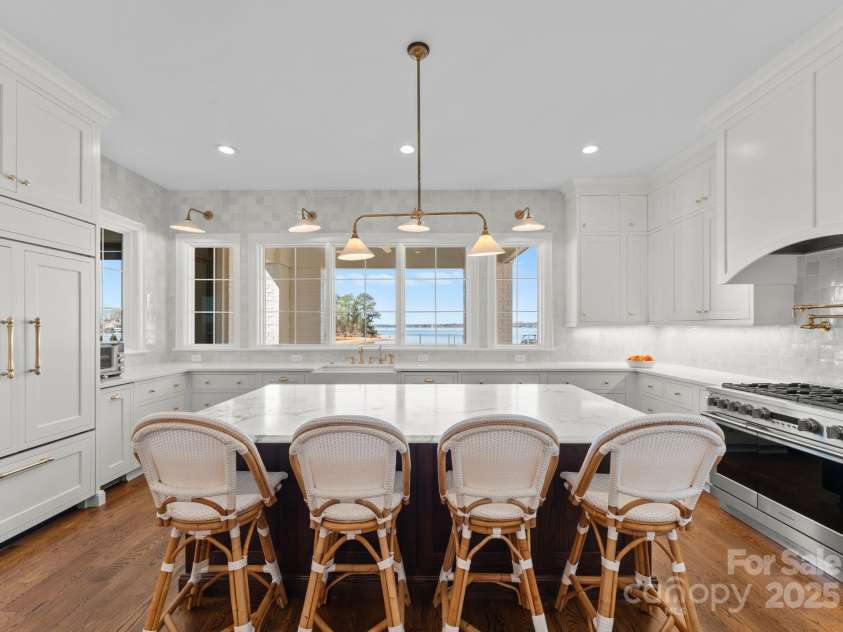 20637 Island Forest Drive, Cornelius, NC 28031.  MLS# CAR4235331, YatesRealty ID 11466. 