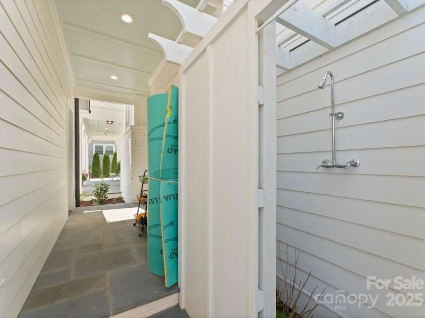 20637 Island Forest Drive, Cornelius, NC 28031.  MLS# CAR4235331, YatesRealty ID 11466. 