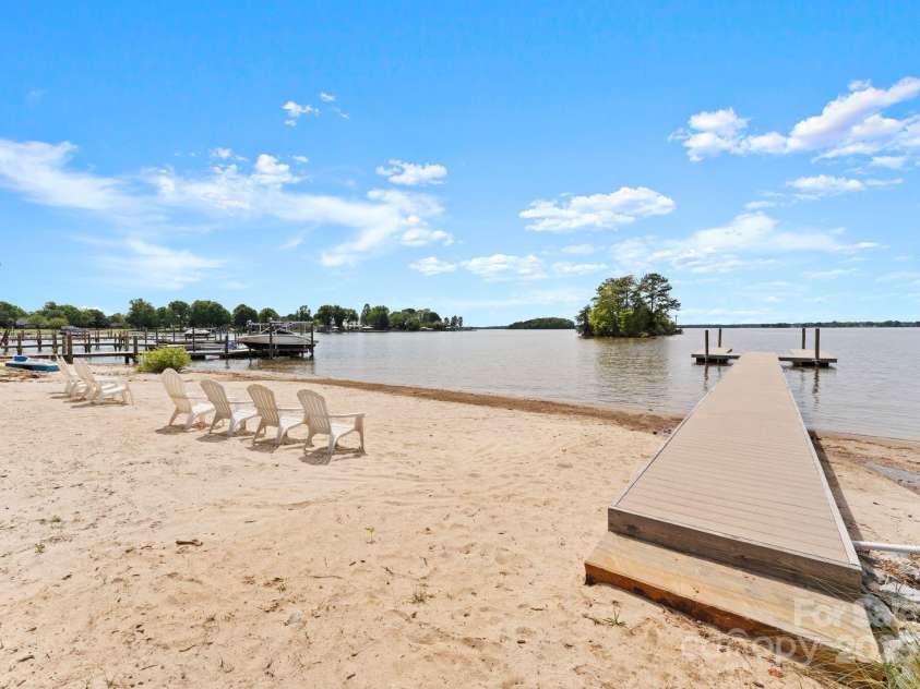 20637 Island Forest Drive, Cornelius, NC 28031.  MLS# CAR4235331, YatesRealty ID 11466. 