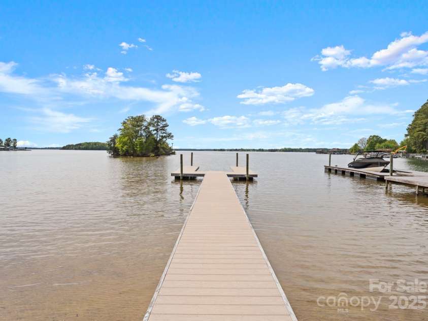 20637 Island Forest Drive, Cornelius, NC 28031.  MLS# CAR4235331, YatesRealty ID 11466. 