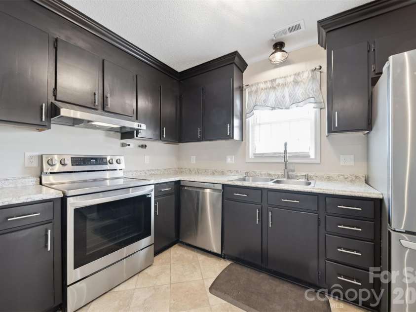 4805 Wordsworth Circle, Conover, NC 28613.  MLS# CAR4366094, YatesRealty ID 11466. 