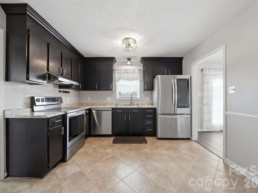 4805 Wordsworth Circle, Conover, NC 28613.  MLS# CAR4366094, YatesRealty ID 11466. Kitchen