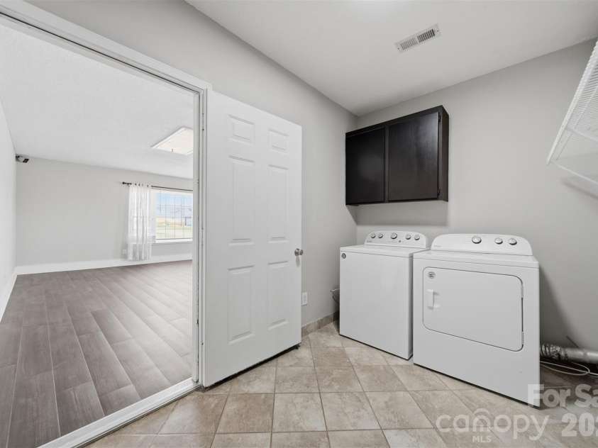 4805 Wordsworth Circle, Conover, NC 28613.  MLS# CAR4366094, YatesRealty ID 11466. Laundry