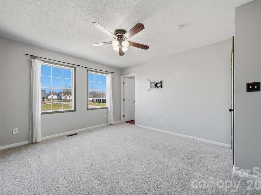 4805 Wordsworth Circle, Conover, NC 28613.  MLS# CAR4366094, YatesRealty ID 11466. Primary Suite