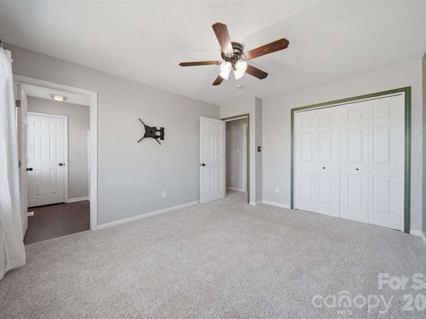 4805 Wordsworth Circle, Conover, NC 28613.  MLS# CAR4366094, YatesRealty ID 11466. Primary Suite