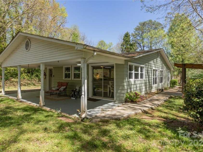 104 Fairmont Drive, North Wilkesboro, NC 28697.  MLS# CAR4248779, YatesRealty ID 11467. 