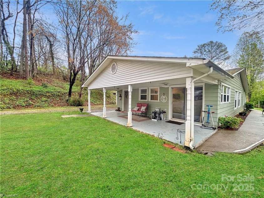 104 Fairmont Drive, North Wilkesboro, NC 28697.  MLS# CAR4248779, YatesRealty ID 11467. 