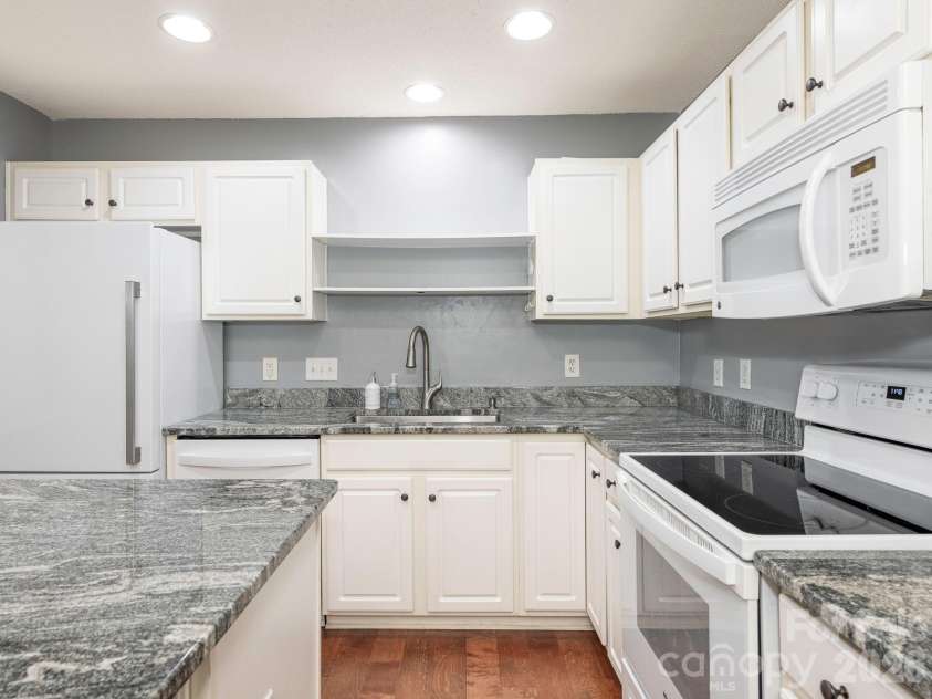 1554 Maypine Commons Way, Rock Hill, SC 29732.  MLS# CAR4369109, YatesRealty ID 11467. Kitchen