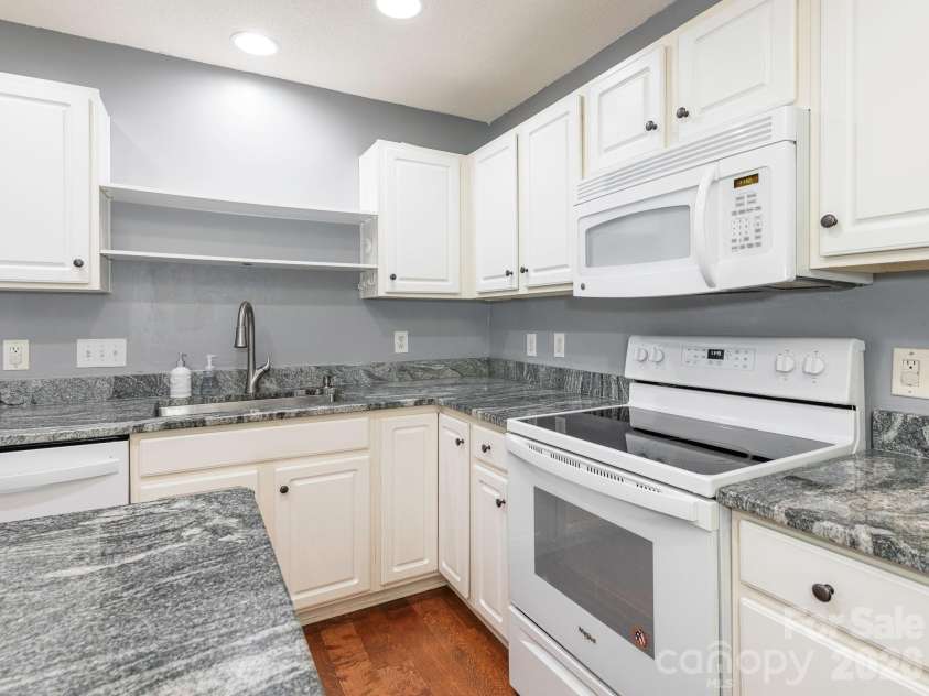 1554 Maypine Commons Way, Rock Hill, SC 29732.  MLS# CAR4369109, YatesRealty ID 11467. Kitchen