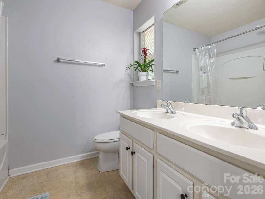 1554 Maypine Commons Way, Rock Hill, SC 29732.  MLS# CAR4369109, YatesRealty ID 11467. Primary Bathroom