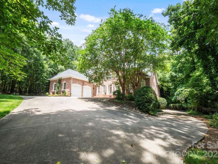 3819 Gleneagles Road, Charlotte, NC 28210.  MLS# CAR4245080, YatesRealty ID 11468. 