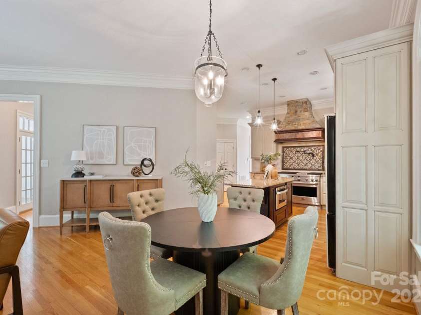3819 Gleneagles Road, Charlotte, NC 28210.  MLS# CAR4245080, YatesRealty ID 11468. Breakfast Room