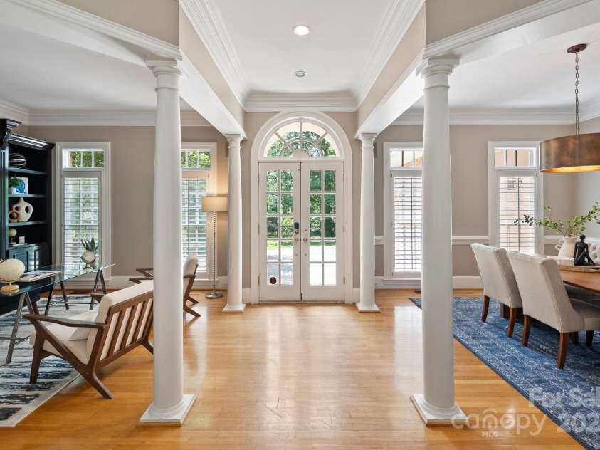 3819 Gleneagles Road, Charlotte, NC 28210.  MLS# CAR4245080, YatesRealty ID 11468. Foyer