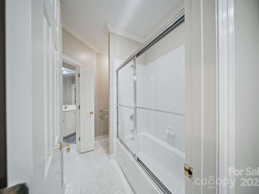 3819 Gleneagles Road, Charlotte, NC 28210.  MLS# CAR4245080, YatesRealty ID 11468. Jack and Jill Bathroom
