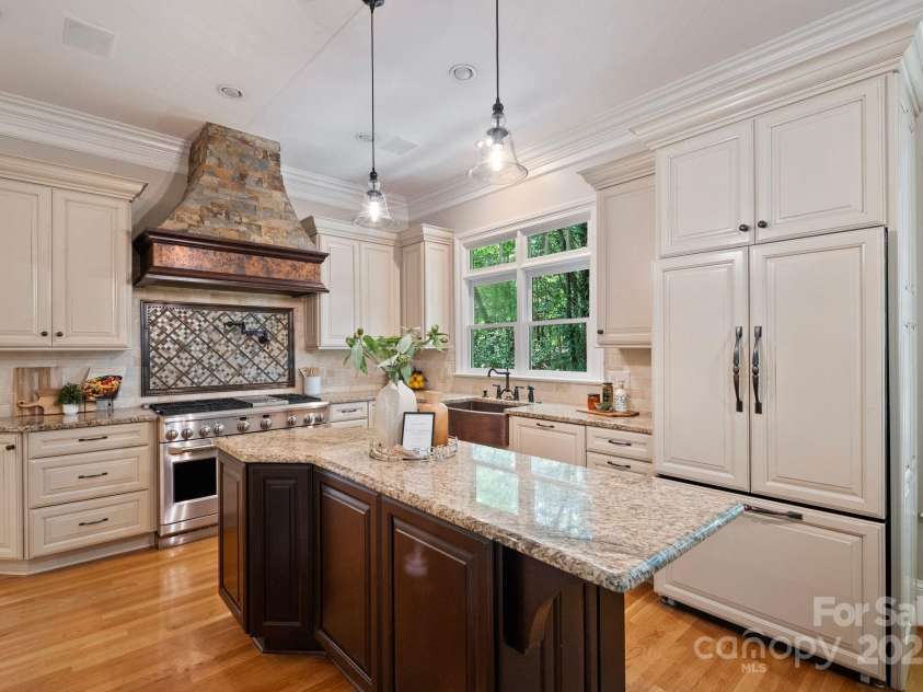 3819 Gleneagles Road, Charlotte, NC 28210.  MLS# CAR4245080, YatesRealty ID 11468. Kitchen