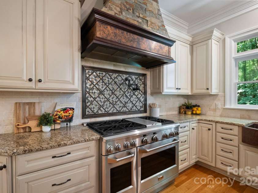 3819 Gleneagles Road, Charlotte, NC 28210.  MLS# CAR4245080, YatesRealty ID 11468. Kitchen