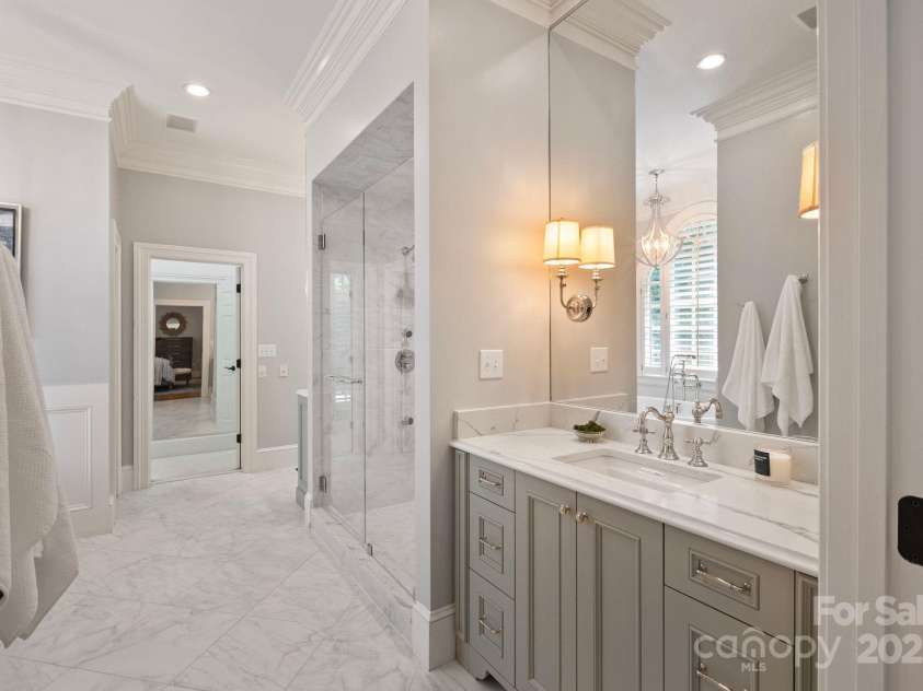 3819 Gleneagles Road, Charlotte, NC 28210.  MLS# CAR4245080, YatesRealty ID 11468. Primary Bath