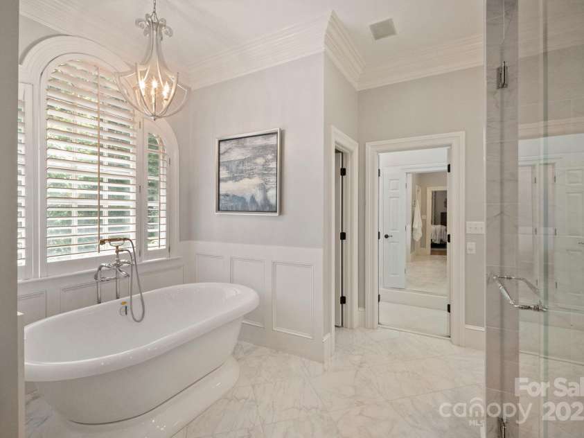 3819 Gleneagles Road, Charlotte, NC 28210.  MLS# CAR4245080, YatesRealty ID 11468. Primary Bath