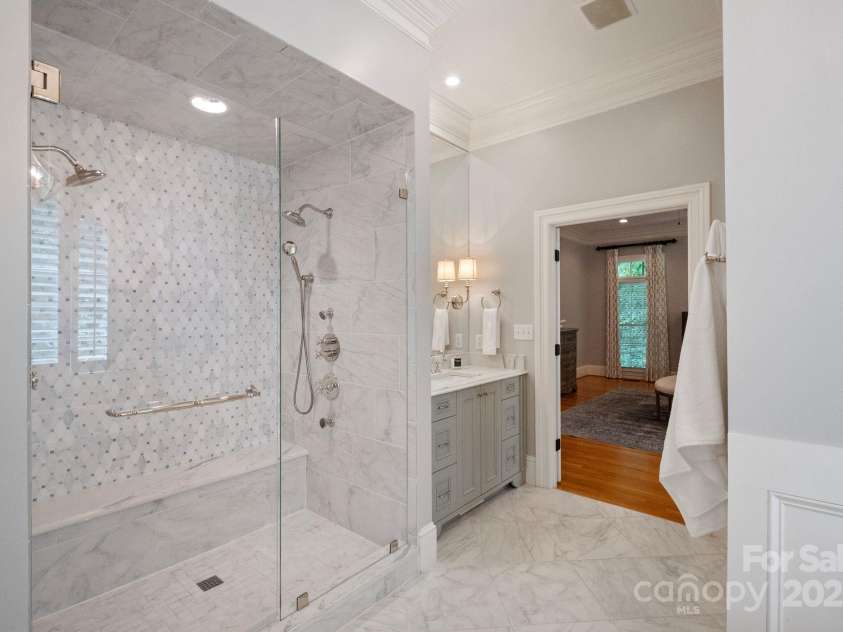 3819 Gleneagles Road, Charlotte, NC 28210.  MLS# CAR4245080, YatesRealty ID 11468. Primary Bath