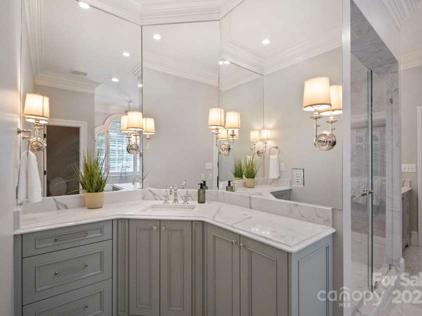 3819 Gleneagles Road, Charlotte, NC 28210.  MLS# CAR4245080, YatesRealty ID 11468. Primary Bath