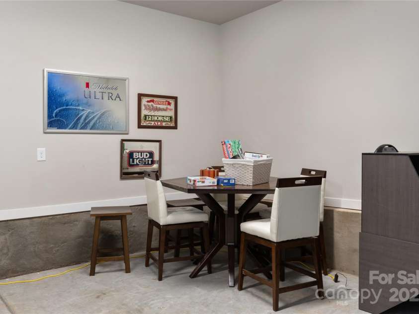 2014 Bryant Park Drive, Charlotte, NC 28208.  MLS# CAR4221849, YatesRealty ID 1147. 