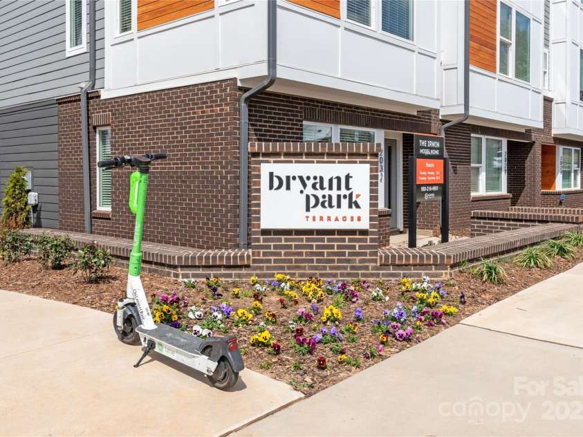 2014 Bryant Park Drive, Charlotte, NC 28208.  MLS# CAR4221849, YatesRealty ID 1147. 
