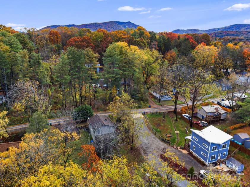 209 Glendale Avenue, Asheville, NC 28803.  MLS# CAR4317757, YatesRealty ID 1147. 