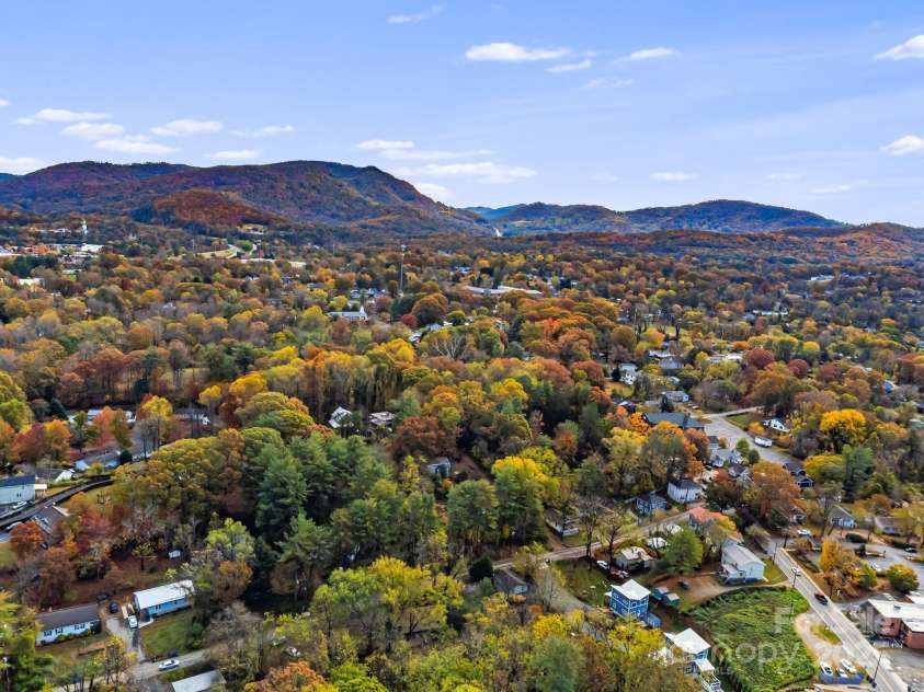 209 Glendale Avenue, Asheville, NC 28803.  MLS# CAR4317757, YatesRealty ID 1147. 