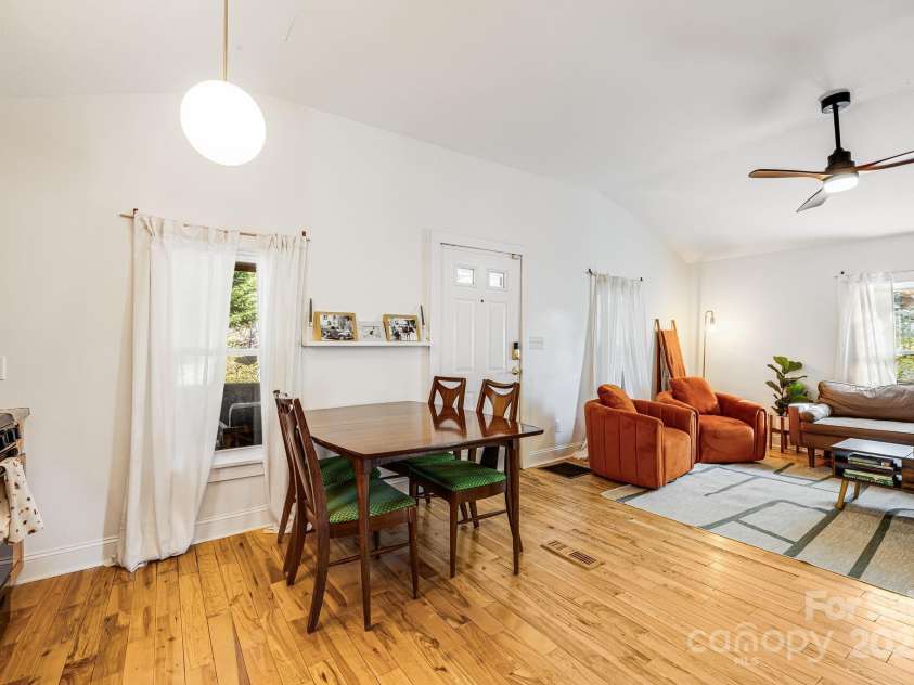 209 Glendale Avenue, Asheville, NC 28803.  MLS# CAR4317757, YatesRealty ID 1147. 