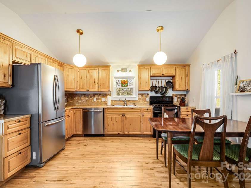 209 Glendale Avenue, Asheville, NC 28803.  MLS# CAR4317757, YatesRealty ID 1147. 