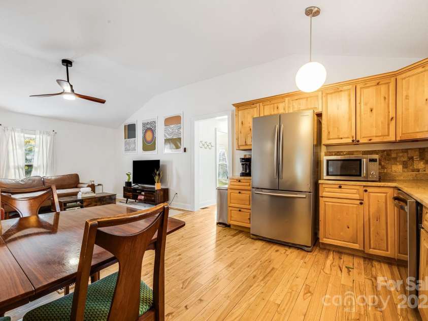 209 Glendale Avenue, Asheville, NC 28803.  MLS# CAR4317757, YatesRealty ID 1147. 