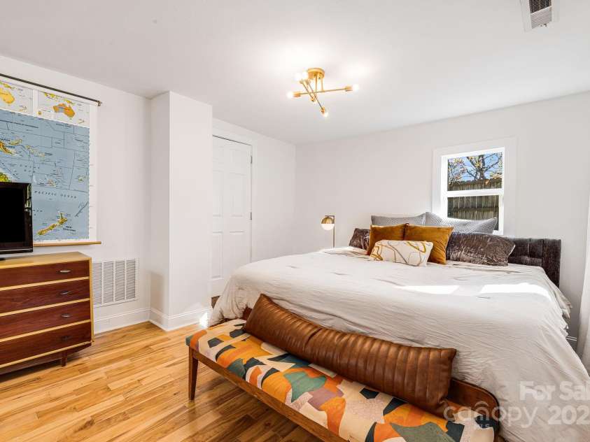 209 Glendale Avenue, Asheville, NC 28803.  MLS# CAR4317757, YatesRealty ID 1147. 