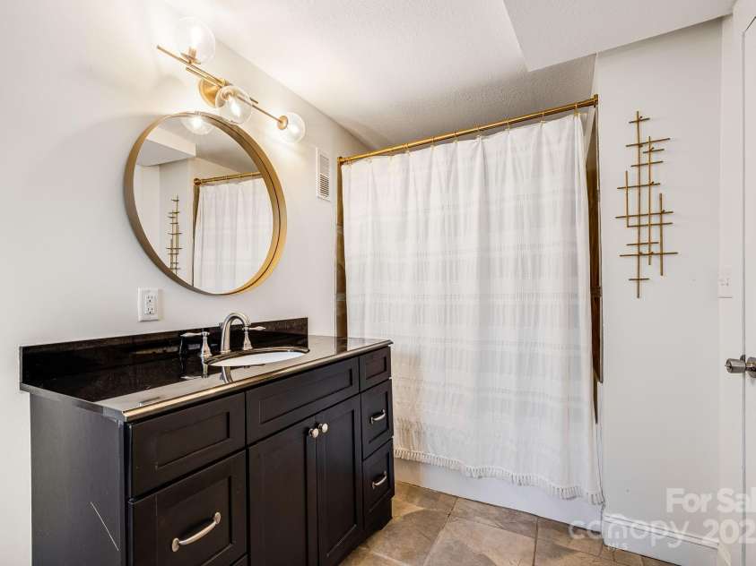 209 Glendale Avenue, Asheville, NC 28803.  MLS# CAR4317757, YatesRealty ID 1147. 