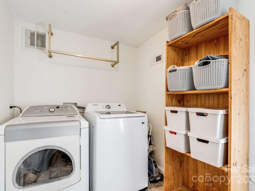 209 Glendale Avenue, Asheville, NC 28803.  MLS# CAR4317757, YatesRealty ID 1147. 