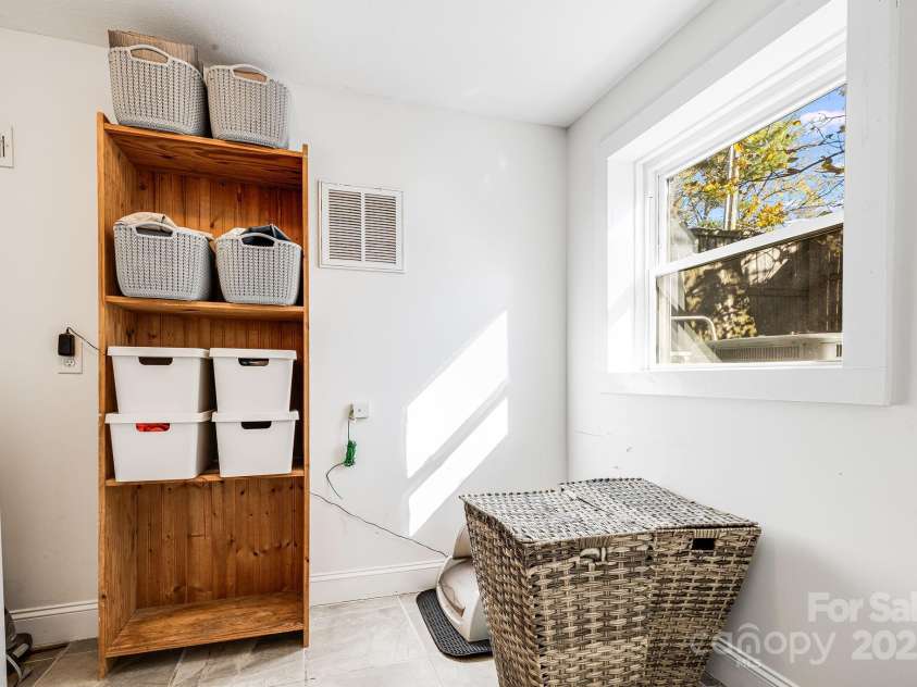 209 Glendale Avenue, Asheville, NC 28803.  MLS# CAR4317757, YatesRealty ID 1147. 