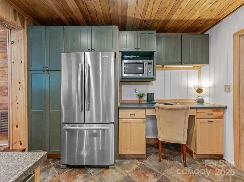 2670 Fork Road, Marshall, NC 28753.  MLS# CAR4240736, YatesRealty ID 11470. Stainless Steel Appliances