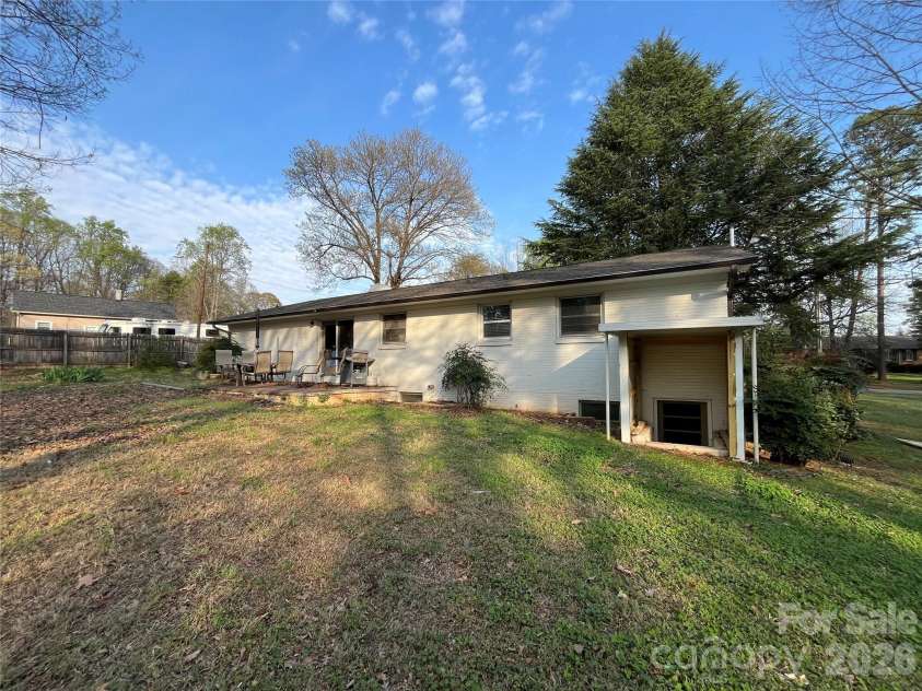 520 Carole Lane, Charlotte, NC 28214.  MLS# CAR4360769, YatesRealty ID 11470. 