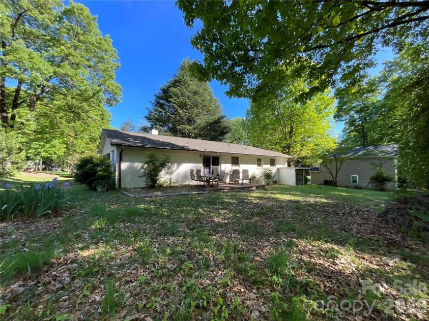 520 Carole Lane, Charlotte, NC 28214.  MLS# CAR4360769, YatesRealty ID 11470. 