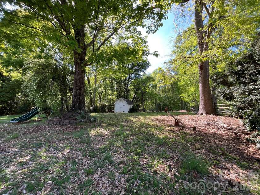 520 Carole Lane, Charlotte, NC 28214.  MLS# CAR4360769, YatesRealty ID 11470. 